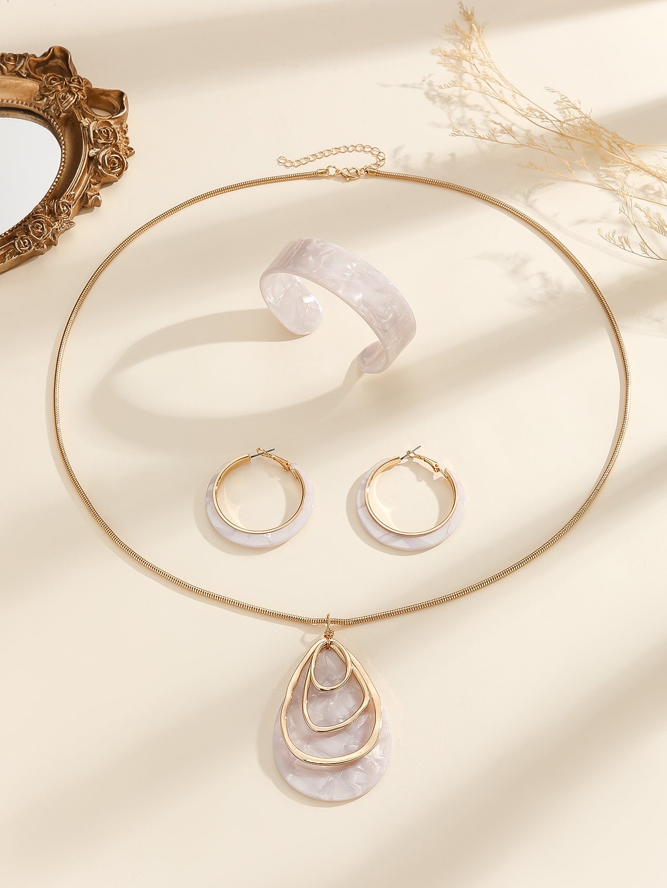 Acrylic Bracelet Earrings Necklace Fashionable Three Piece Set