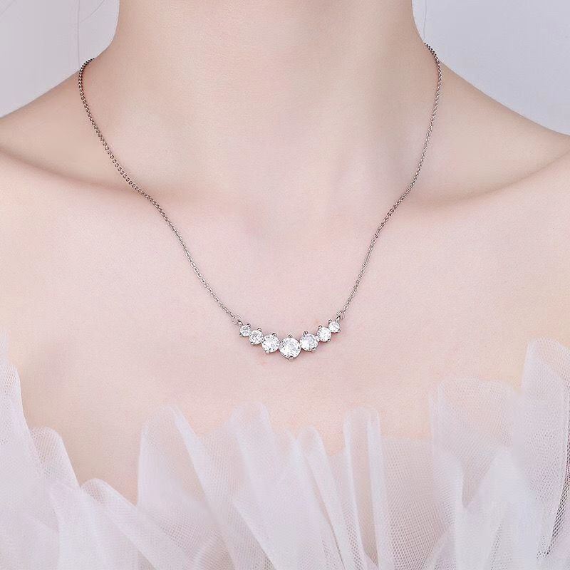 New One-carat Moissanite Seven-star Smile Pendant Necklace For Women, Minimalist And High-end