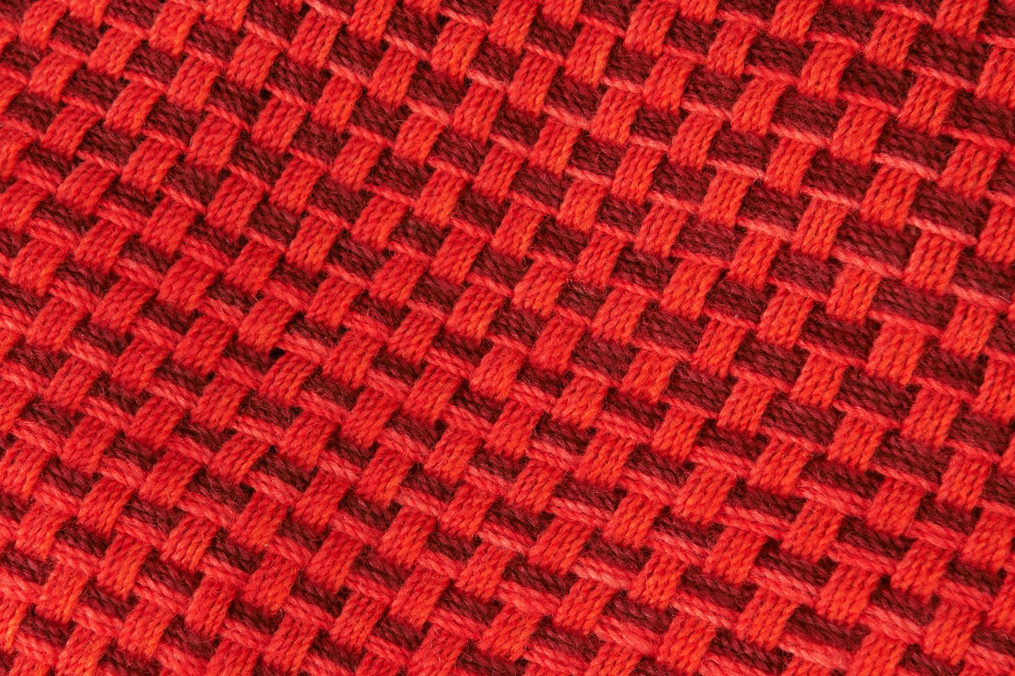 GRADIENT RED WOOL - THROW-4