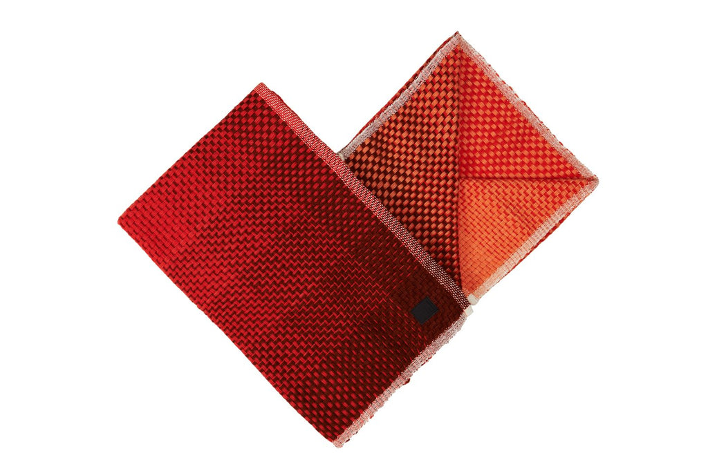 GRADIENT RED WOOL - THROW-3