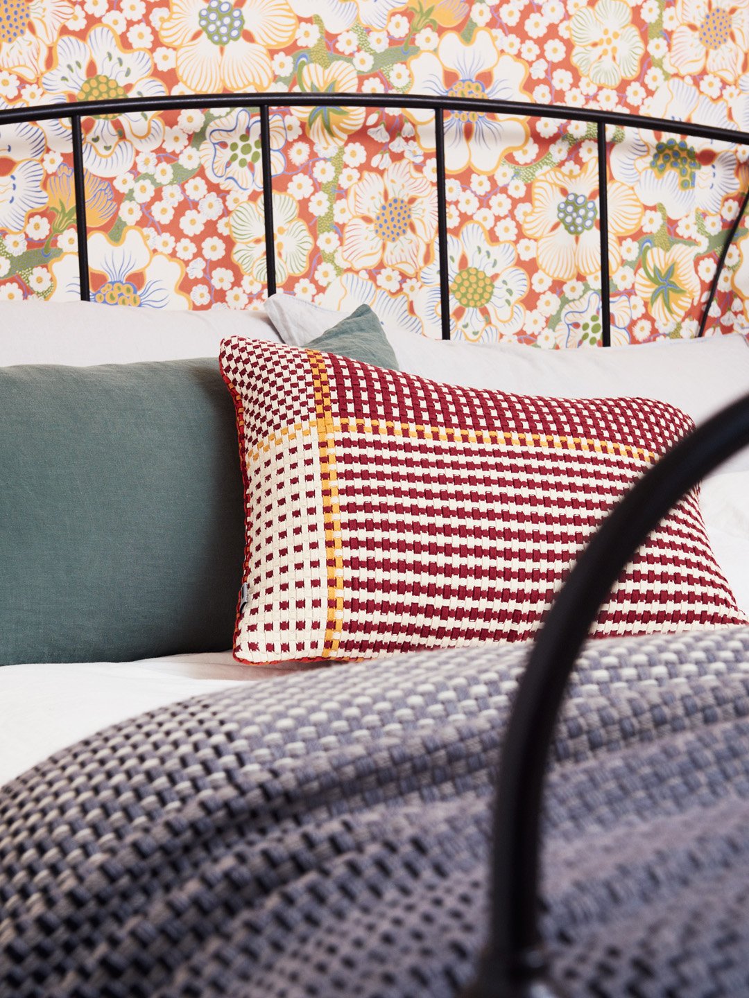 SHOELACES LENTILS - CUSHION COVER-4