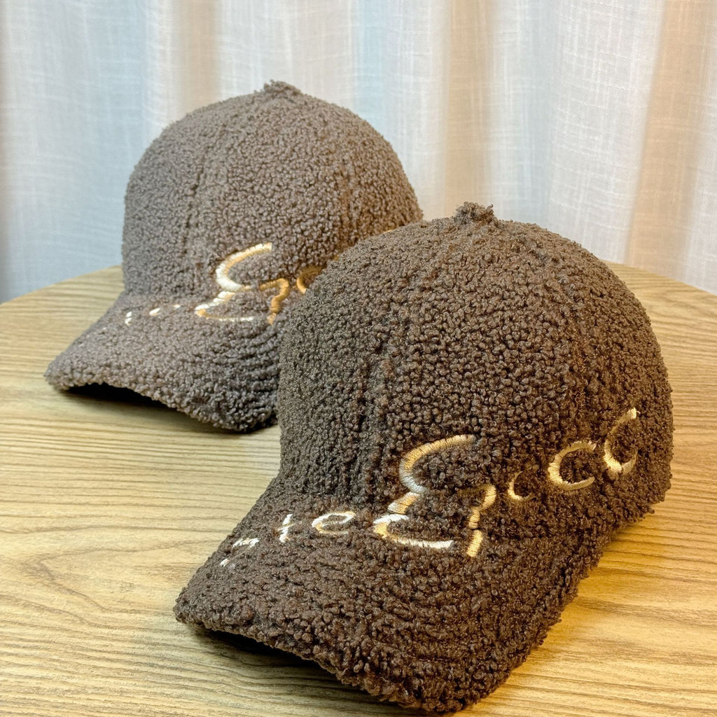 Outdoor Upgrade Warm Lamb Fur Makes Face Look Small Embroidered Letters Peaked Cap