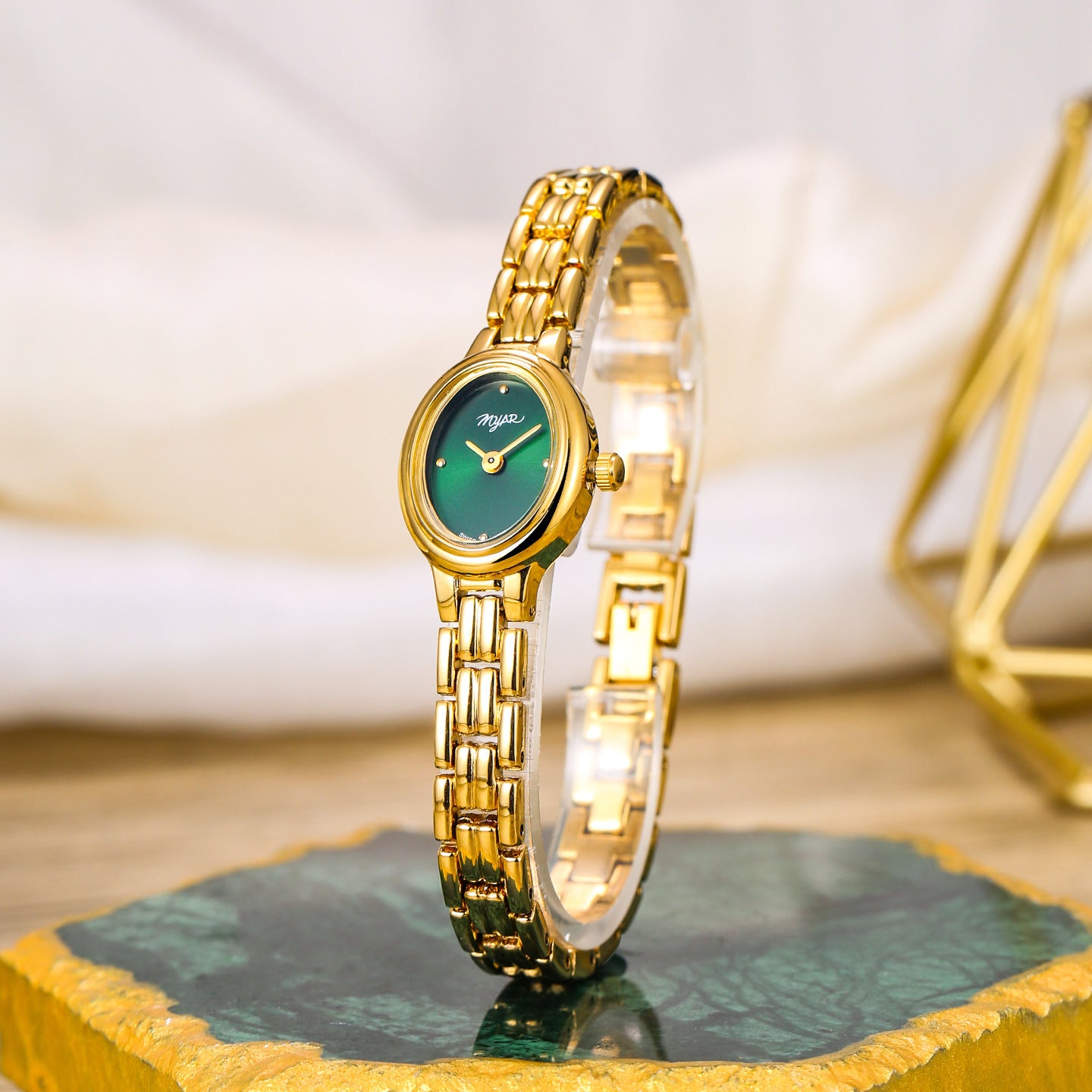 Exquisite Oval Mini Women's Vintage Waterproof Quartz Watch