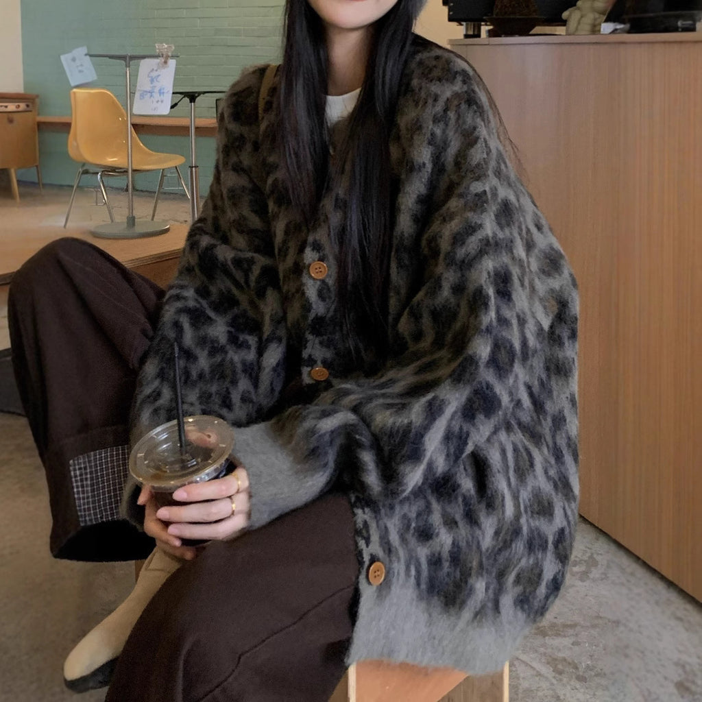 Polyester Women's Round-neck Loose Single-breasted Brushed Thickened Leopard-print Sweater